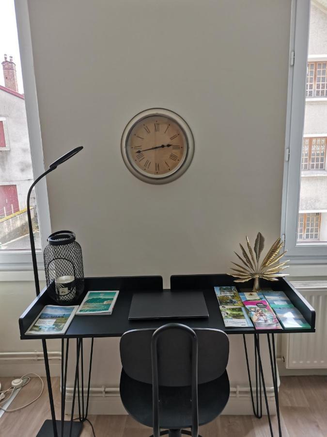 Apartment Jungle - - Netflix *