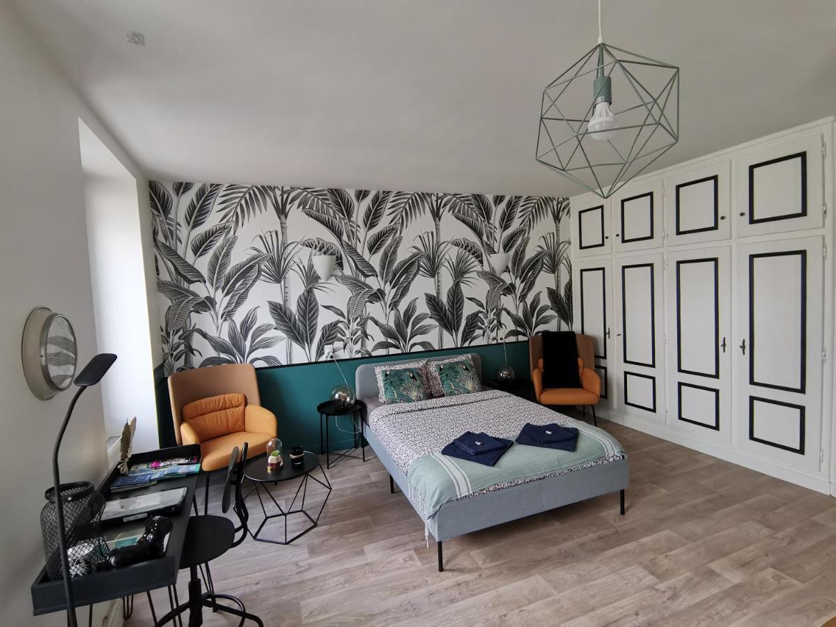 Jungle - - Netflix Apartment Gex