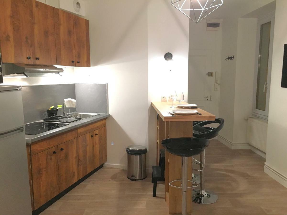 Apartment Jungle - - Netflix *